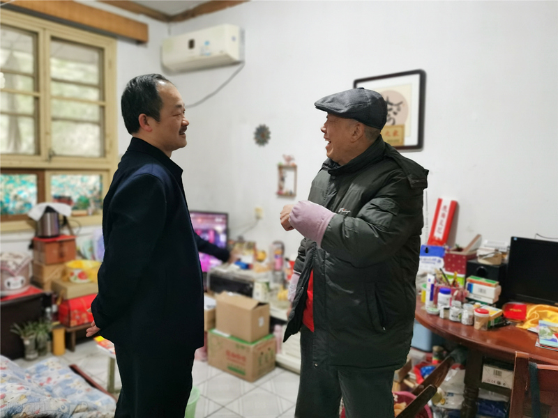 4、2月4日，湯向東慰問老領導易文林_副本_副本.jpg