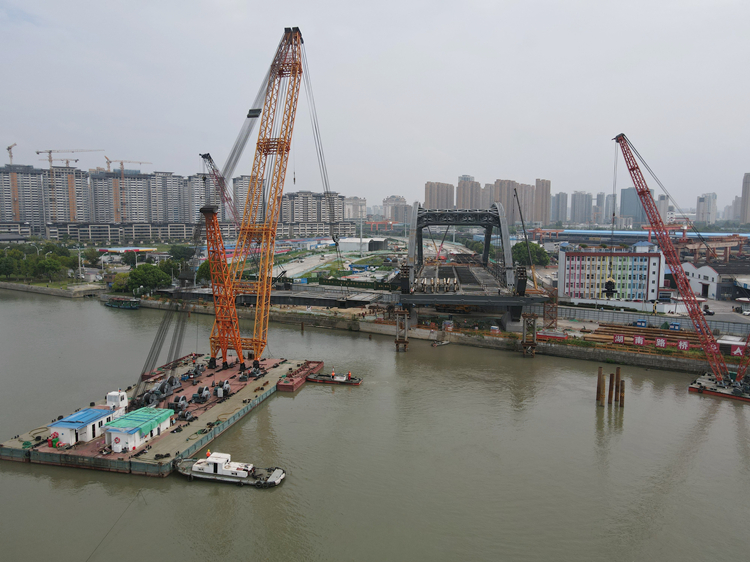 20220906898202.jpg 鋼梁起吊.JPG