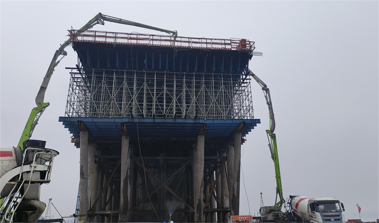 主墩11號墩0號塊第一模混凝土澆筑.jpg