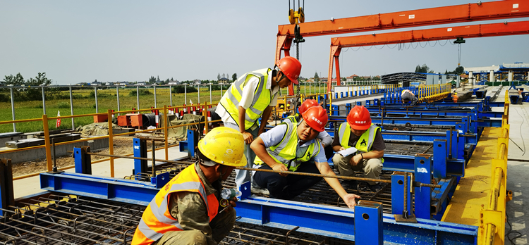 20230915137310.jpg 觀音寺長江大橋項目完成首片預(yù)制箱梁澆筑2_副本.jpg